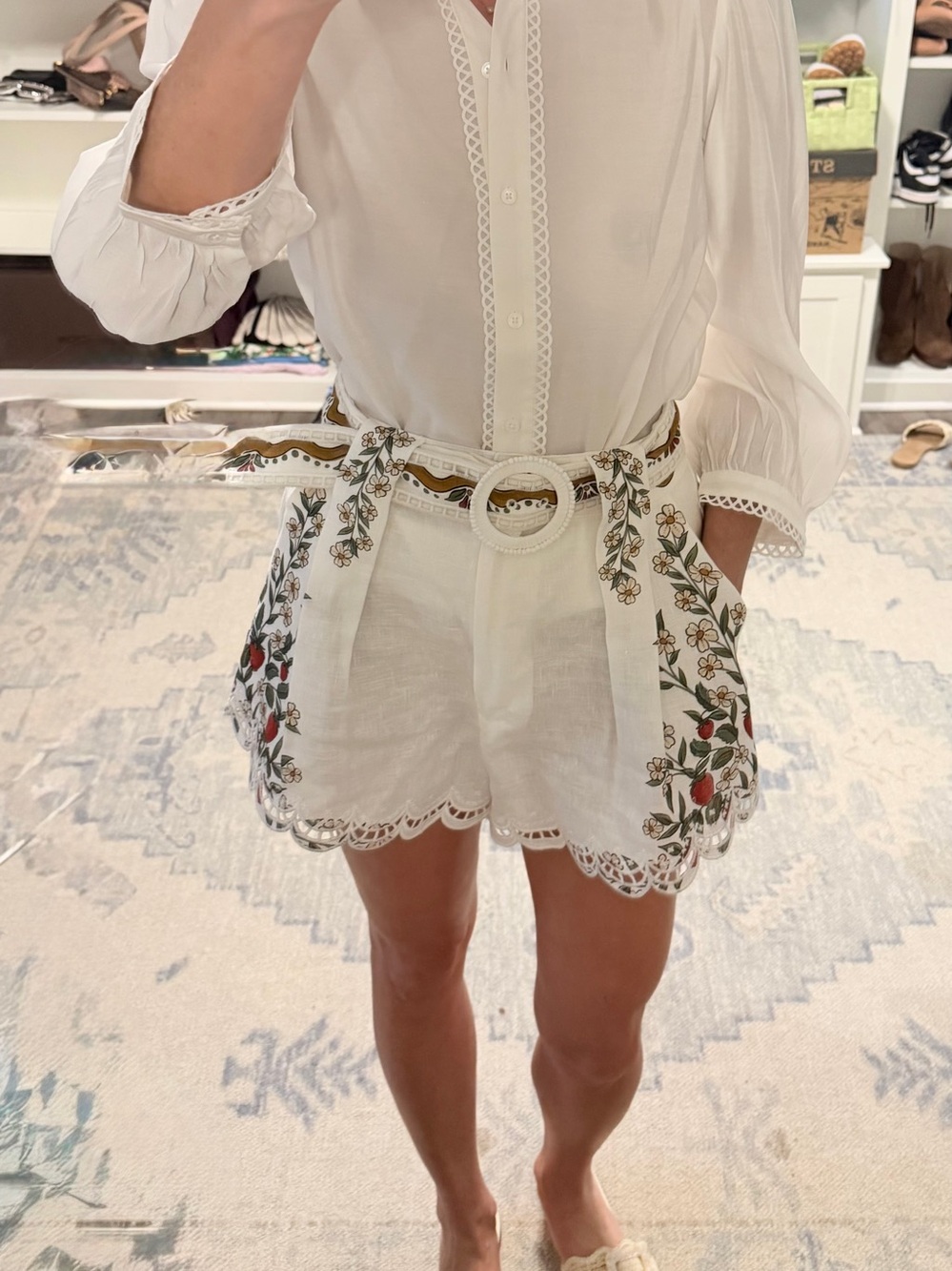 Farm Rio XS NWT White Floral Embroidered Scallop-Hem Women’s Shorts - Picture 3 of 3